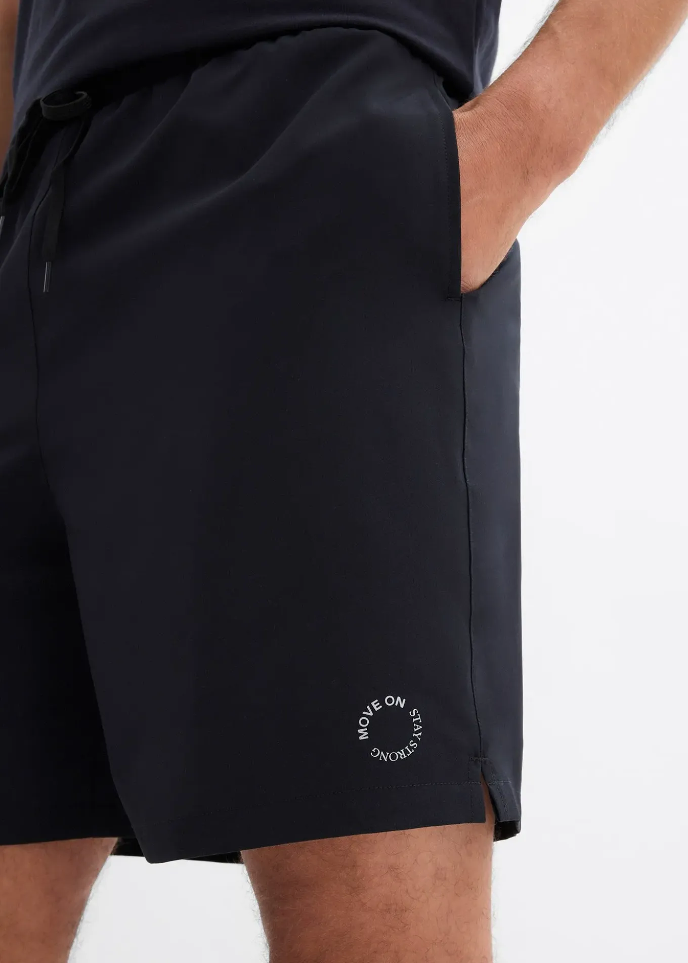 Short de sport homme en matière légère