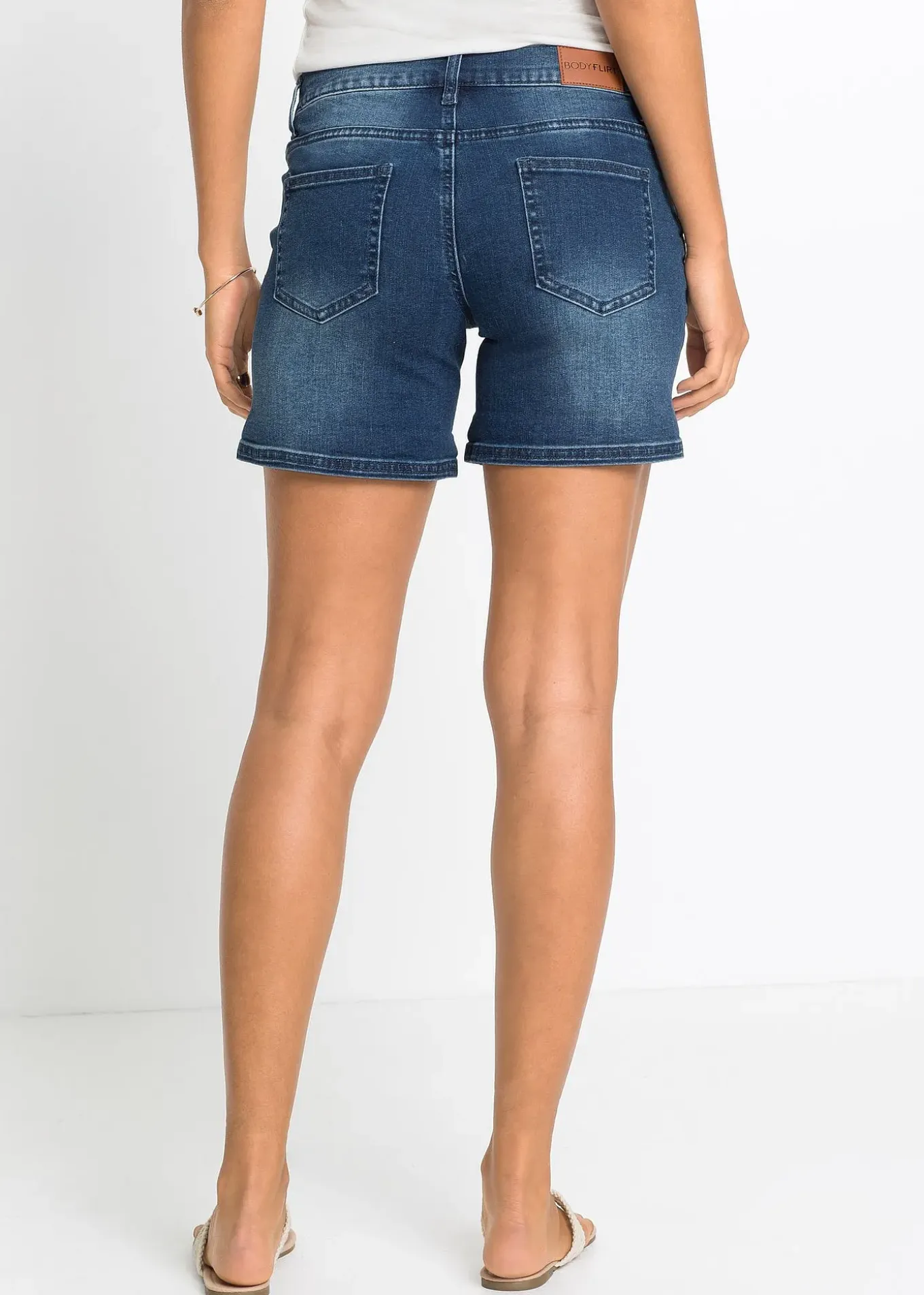 Short en jean brodé