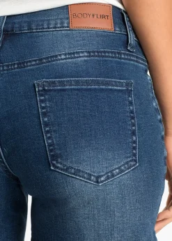 Short en jean brodé