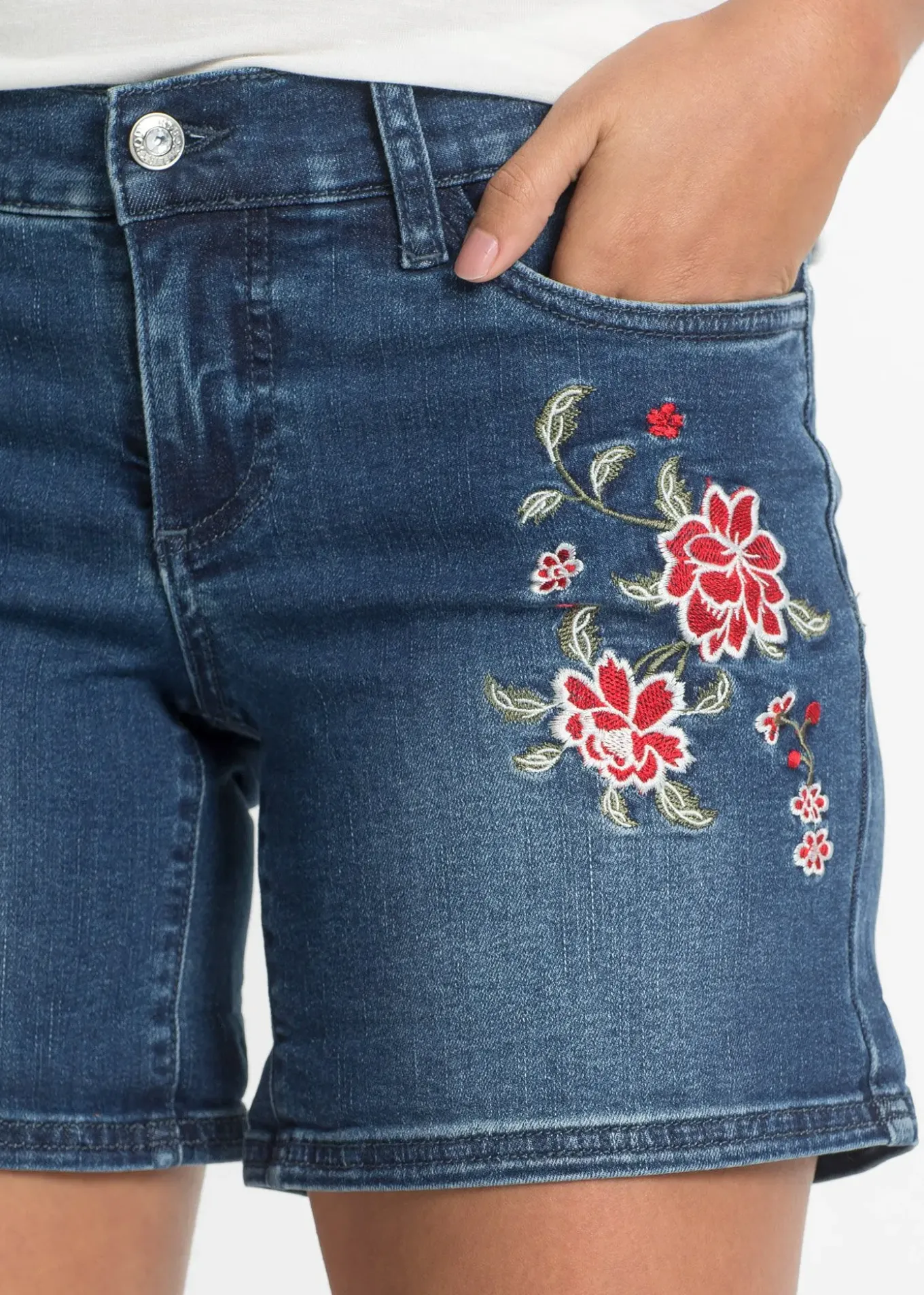 Short en jean brodé