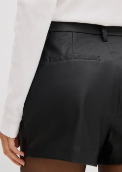 Short en tissu enduit