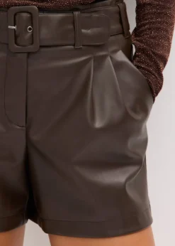 Short enduit avec ceinture