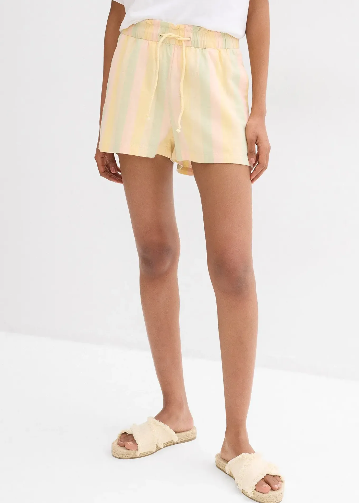 Short léger avec du lin