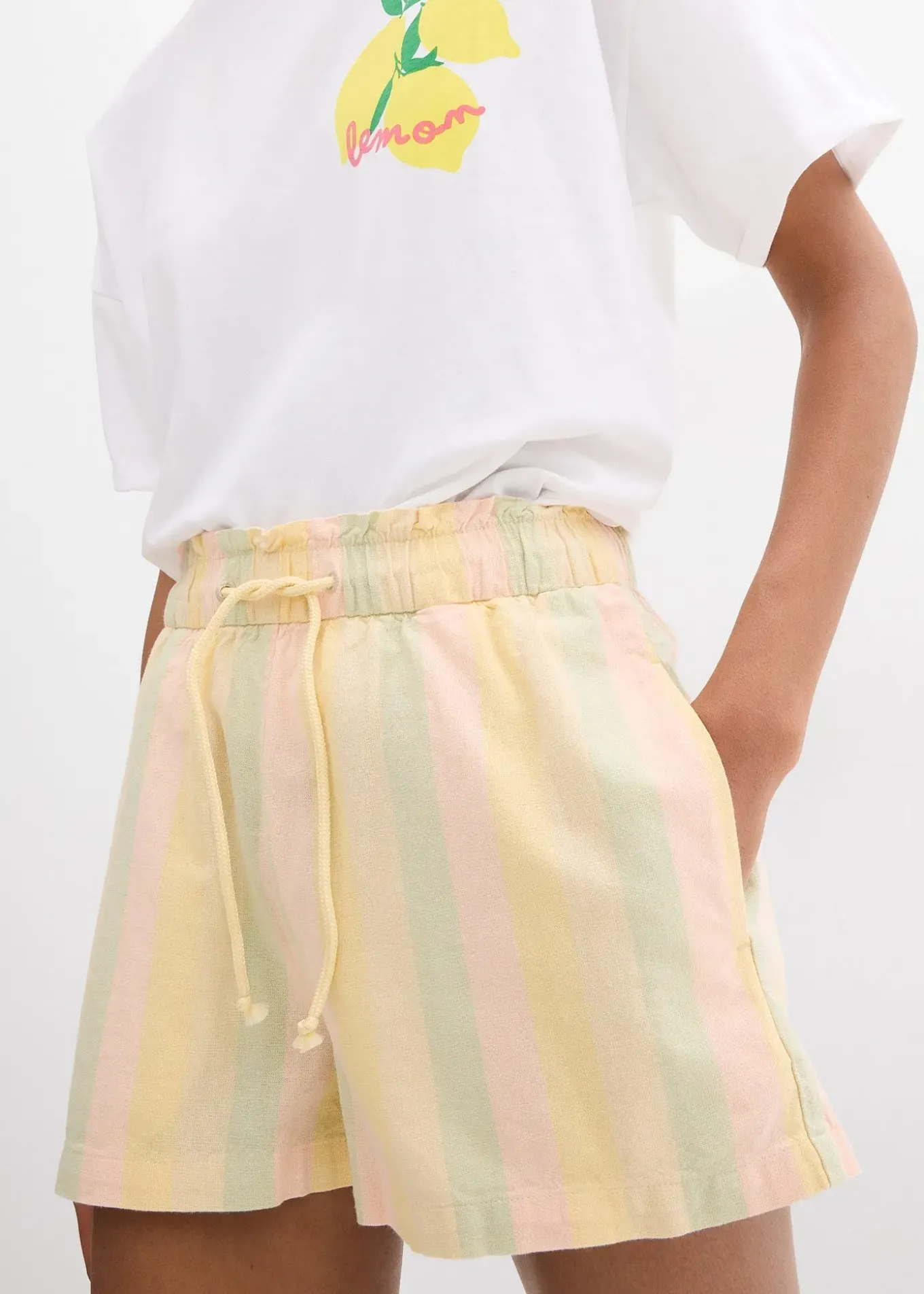 Short léger avec du lin