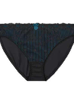 Slip avec une jolie dentelle