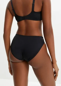 Slip avec une jolie dentelle