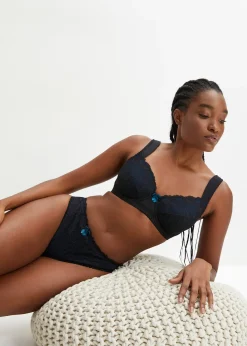 Slip avec une jolie dentelle