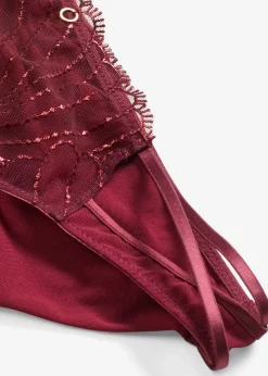 Slip joliment brodé