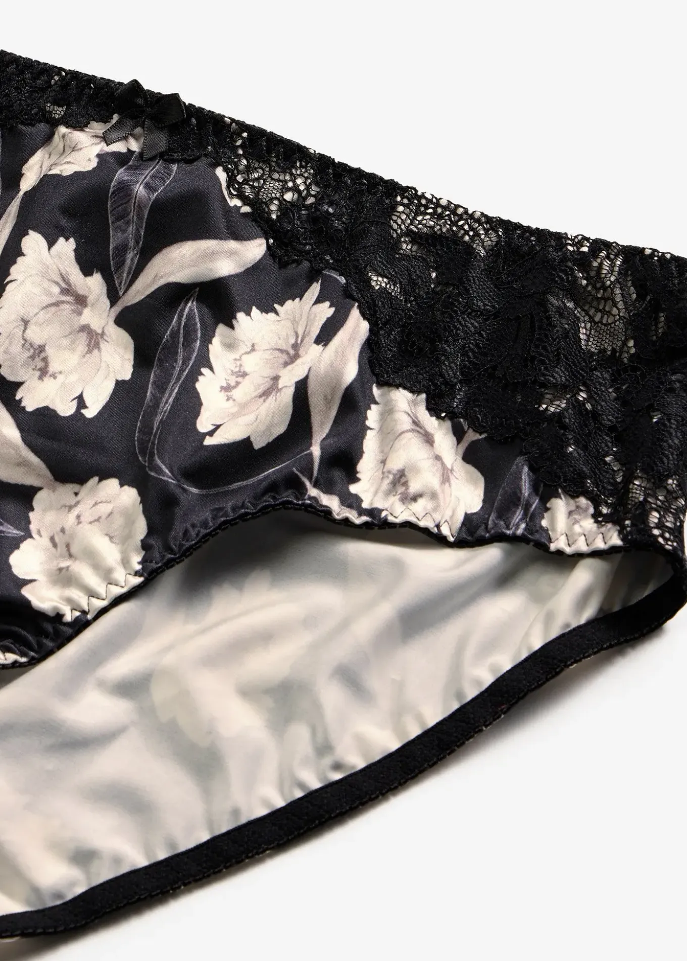 Slip Maxi en matière brillante avec dentelle