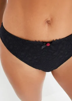 Slip orné de dentelle