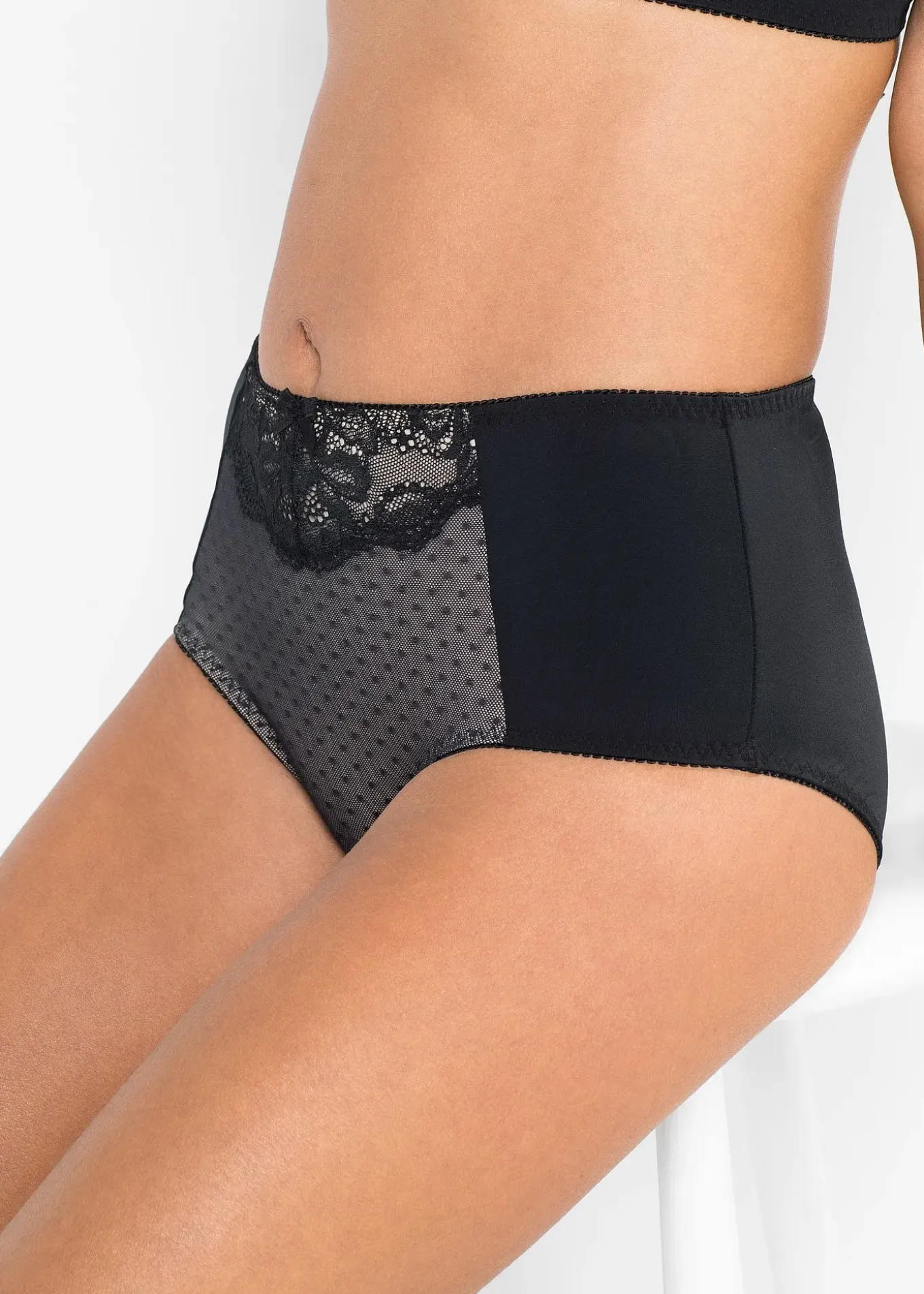 Slip sculptant avec dentelle