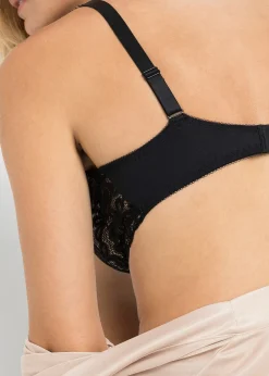 Soutien-gorge à armatures avec une jolie dentelle