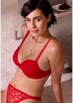 Soutien-gorge à coques en dentelle cœurs