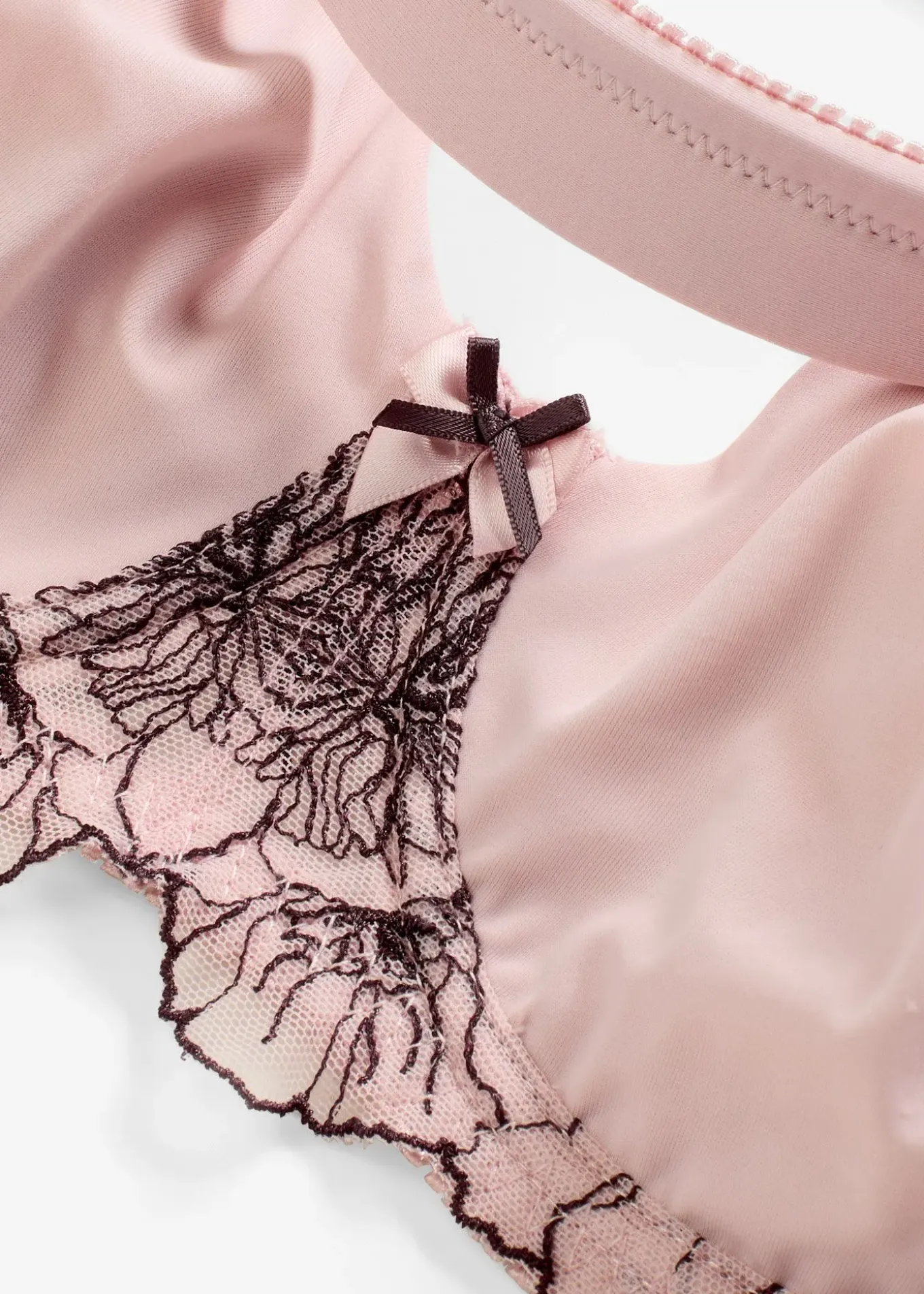 Soutien-gorge minimiseur à broderies