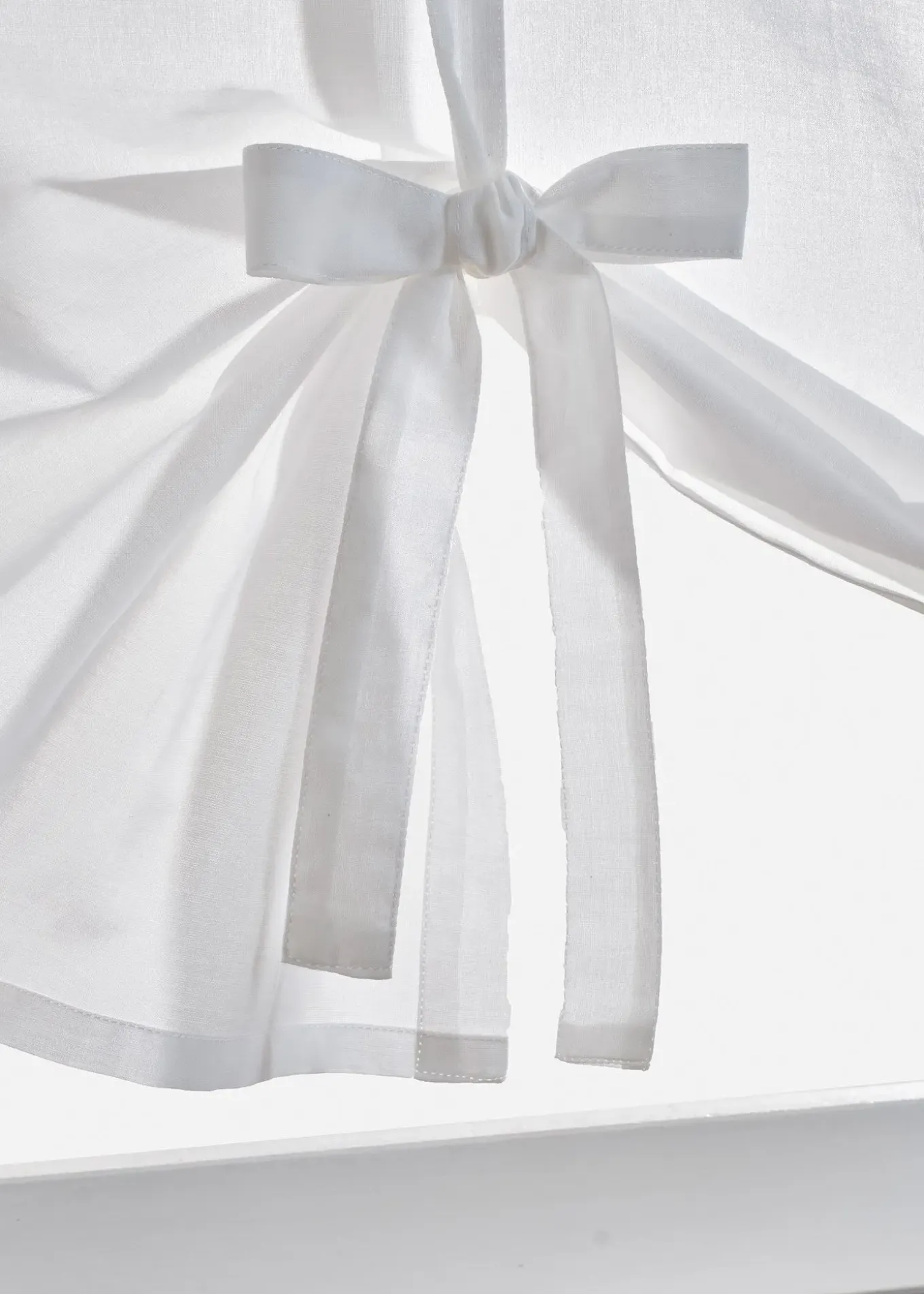 Store à nouettes avec broderie