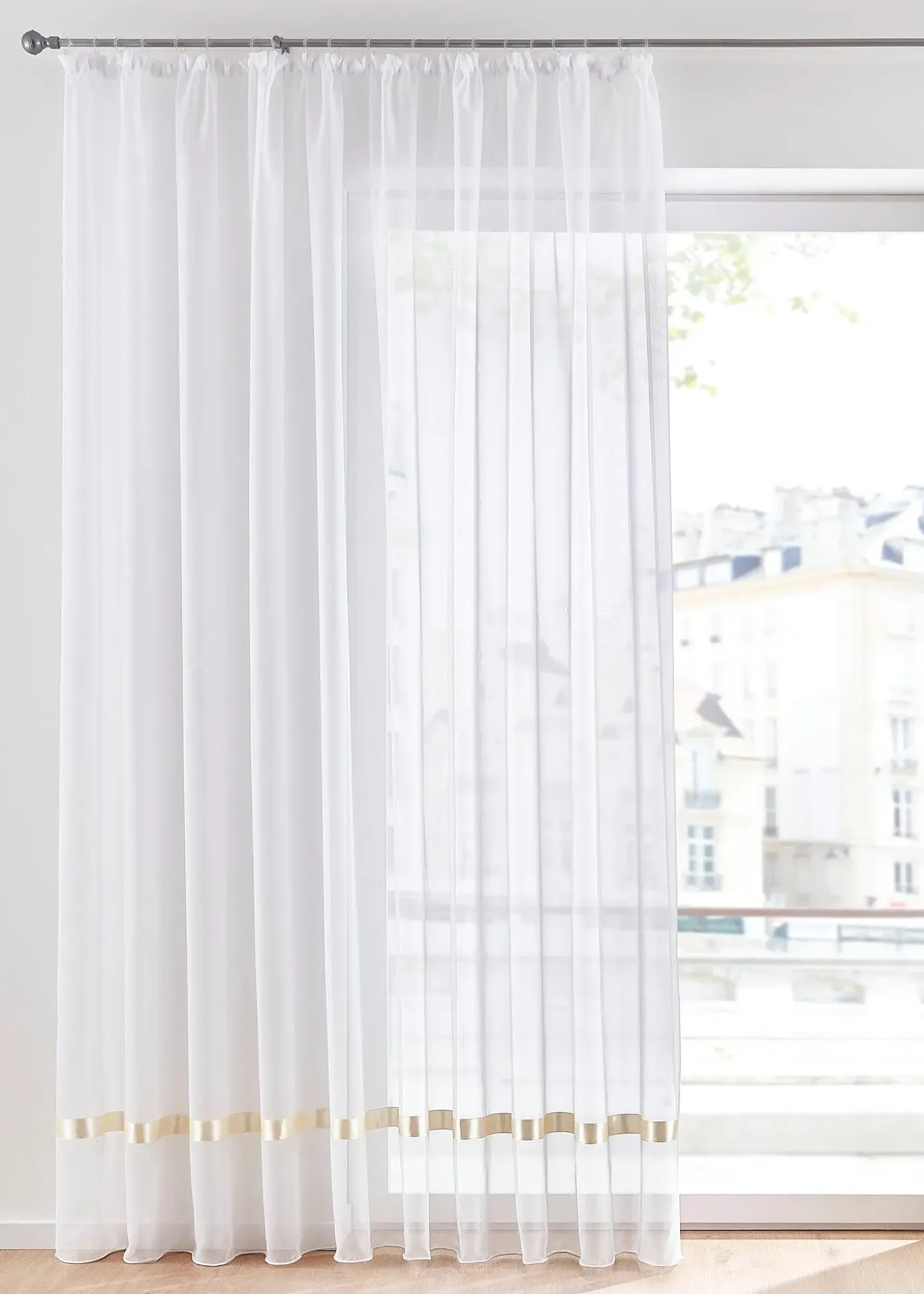 Store voilage avec ruban satin