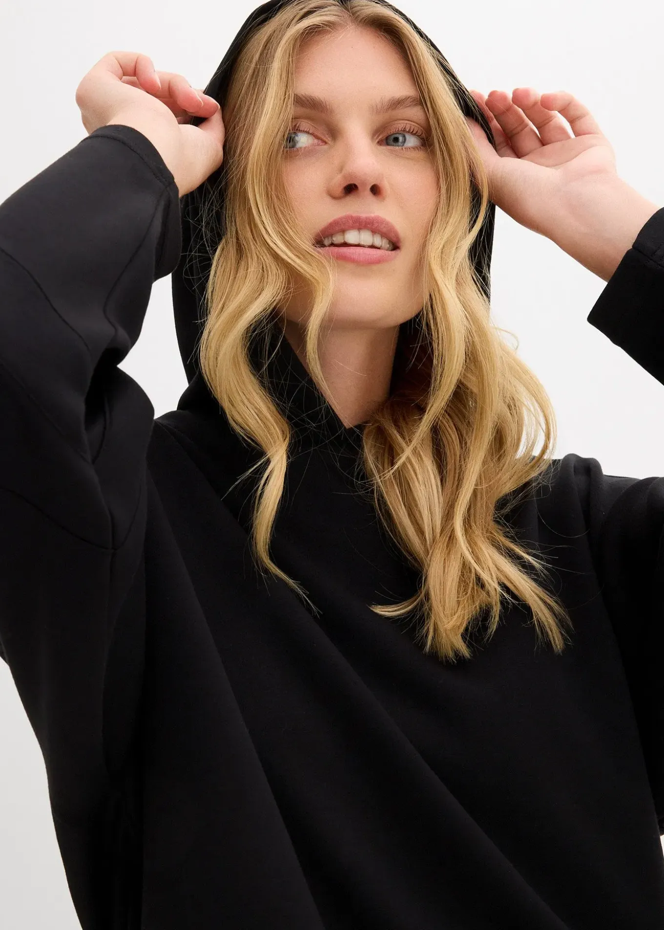 Sweat à capuche légèrement brillant en viscose mélangée