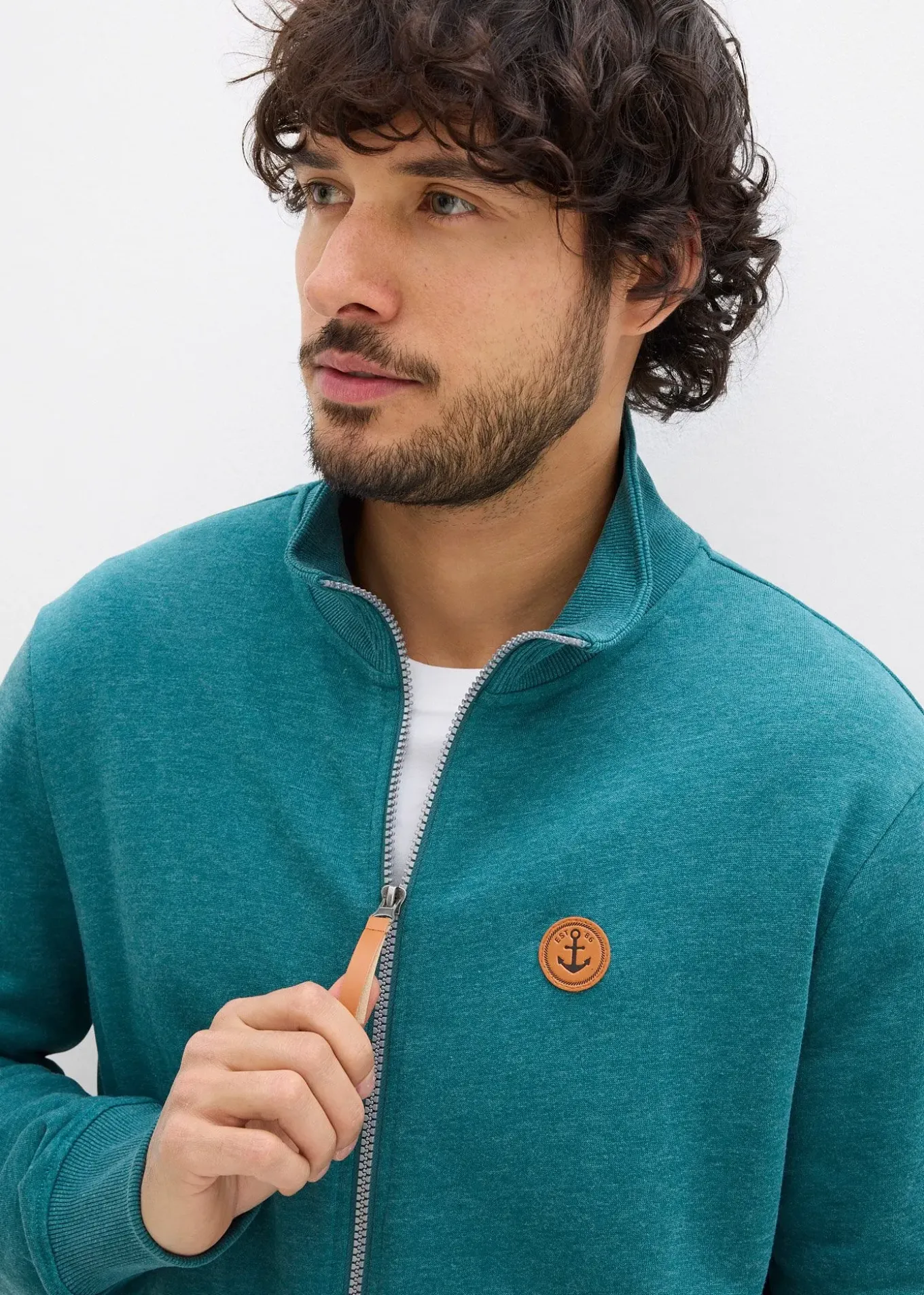 Sweat zippé à col montant et détails enduits