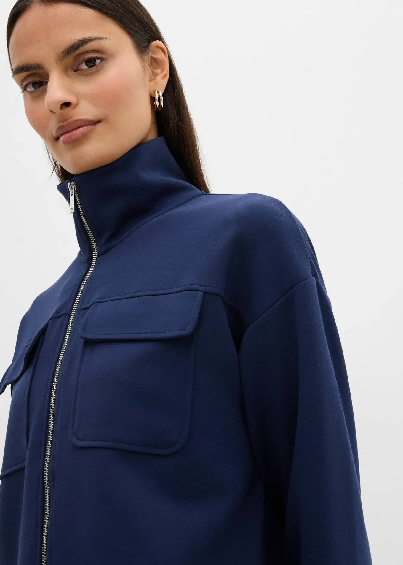 Sweat zippé en matière un peu brillante