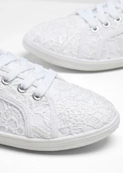 Tennis avec dentelle