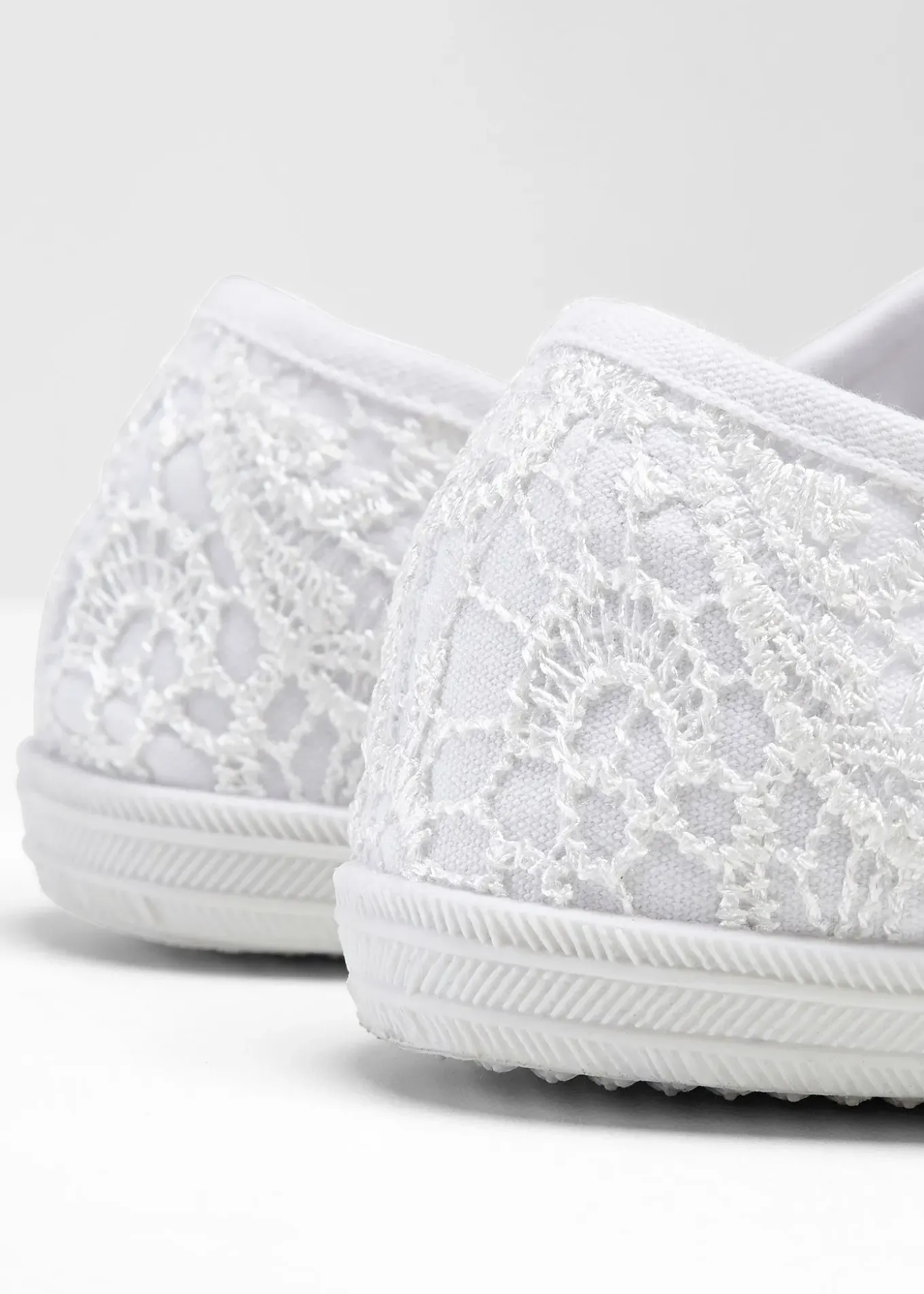 Tennis avec dentelle