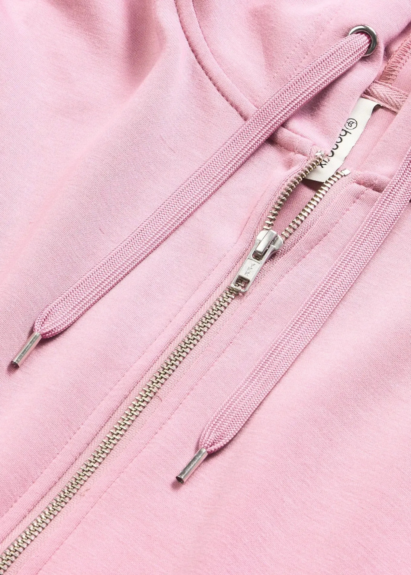 Tenue d’intérieur en matière néoprène avec veste raccourcie