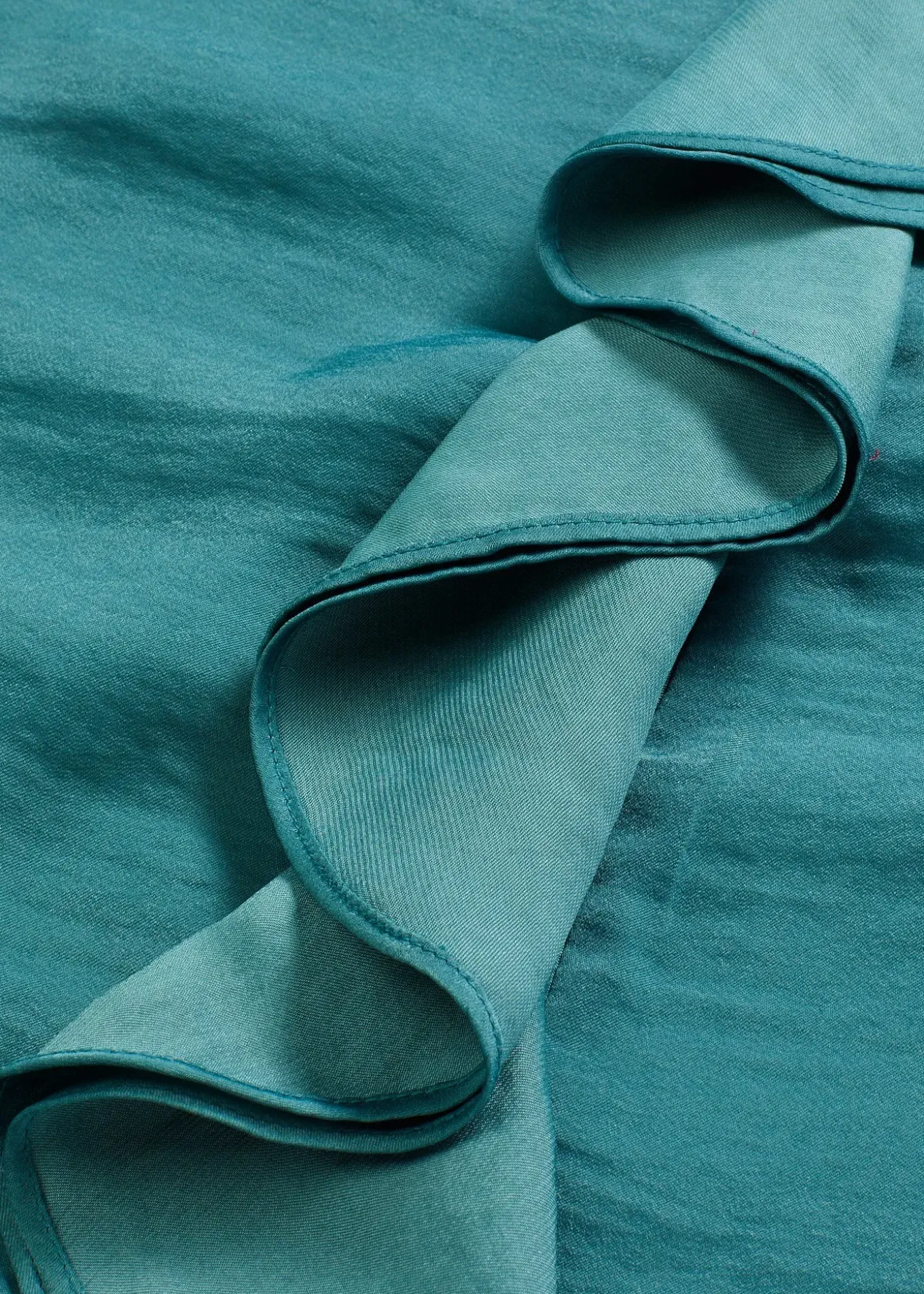 Top à bretelles fines en satin brillant