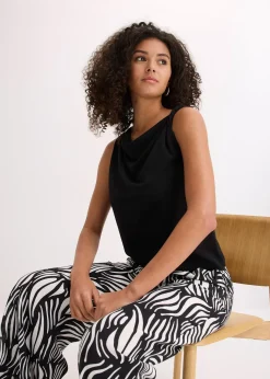 Top à détail torsadé