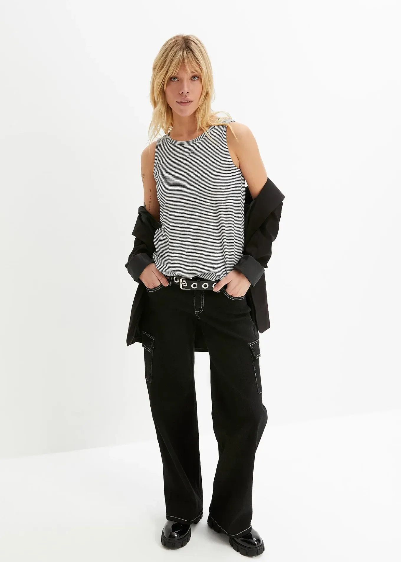 Top avec boutons dans le dos