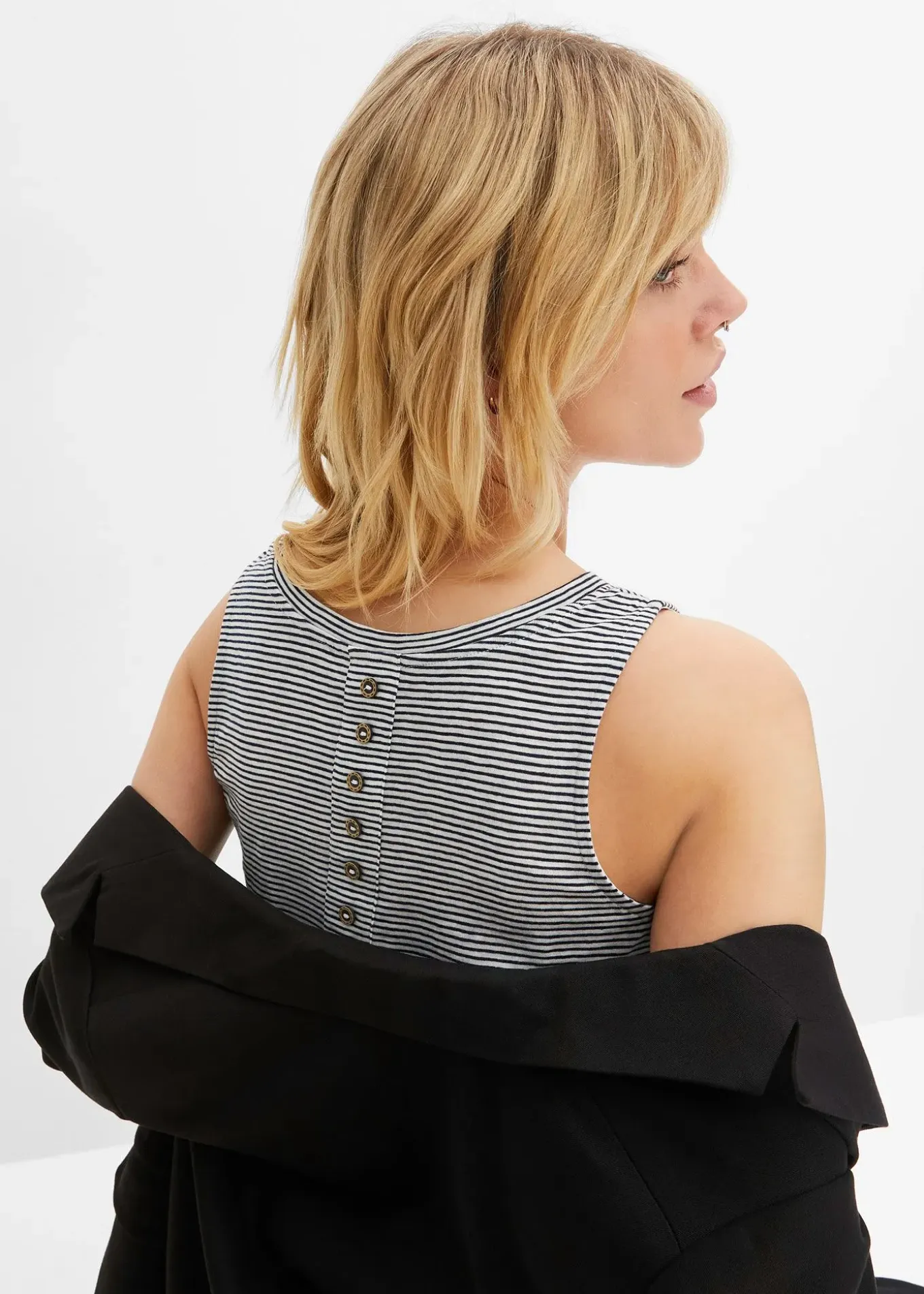 Top avec boutons dans le dos