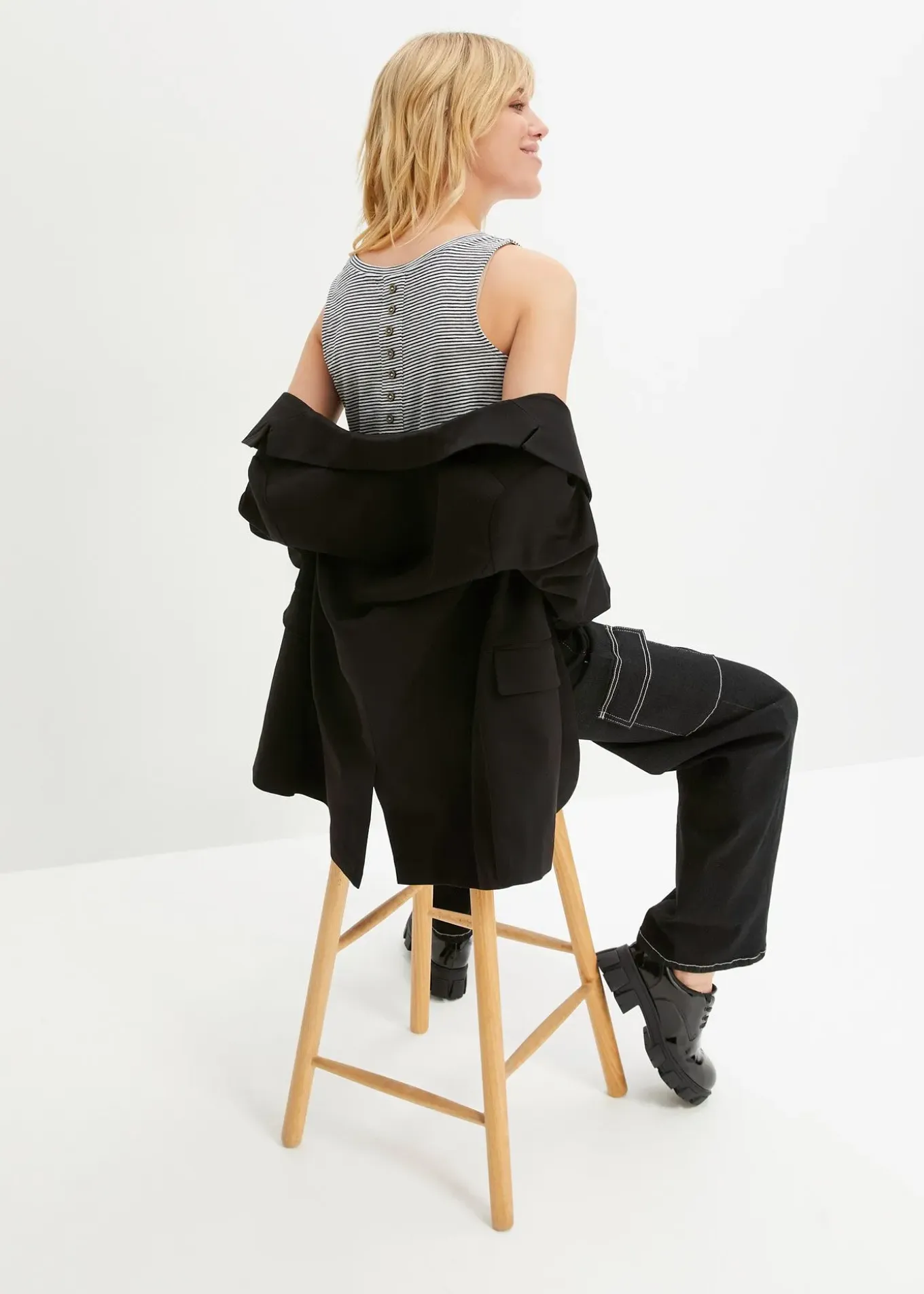 Top avec boutons dans le dos