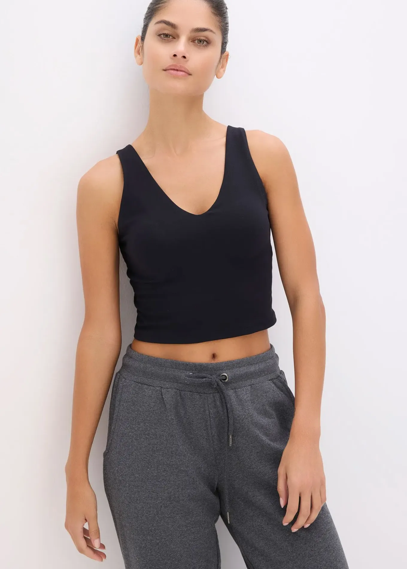 Top de sport avec soutien-gorge intégré, maintien modéré et toucher coton