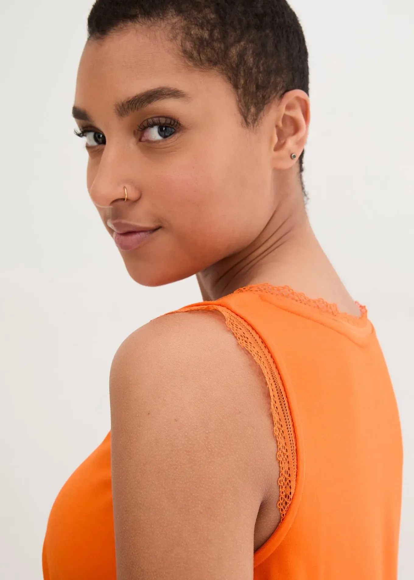 Top en viscose avec dentelle