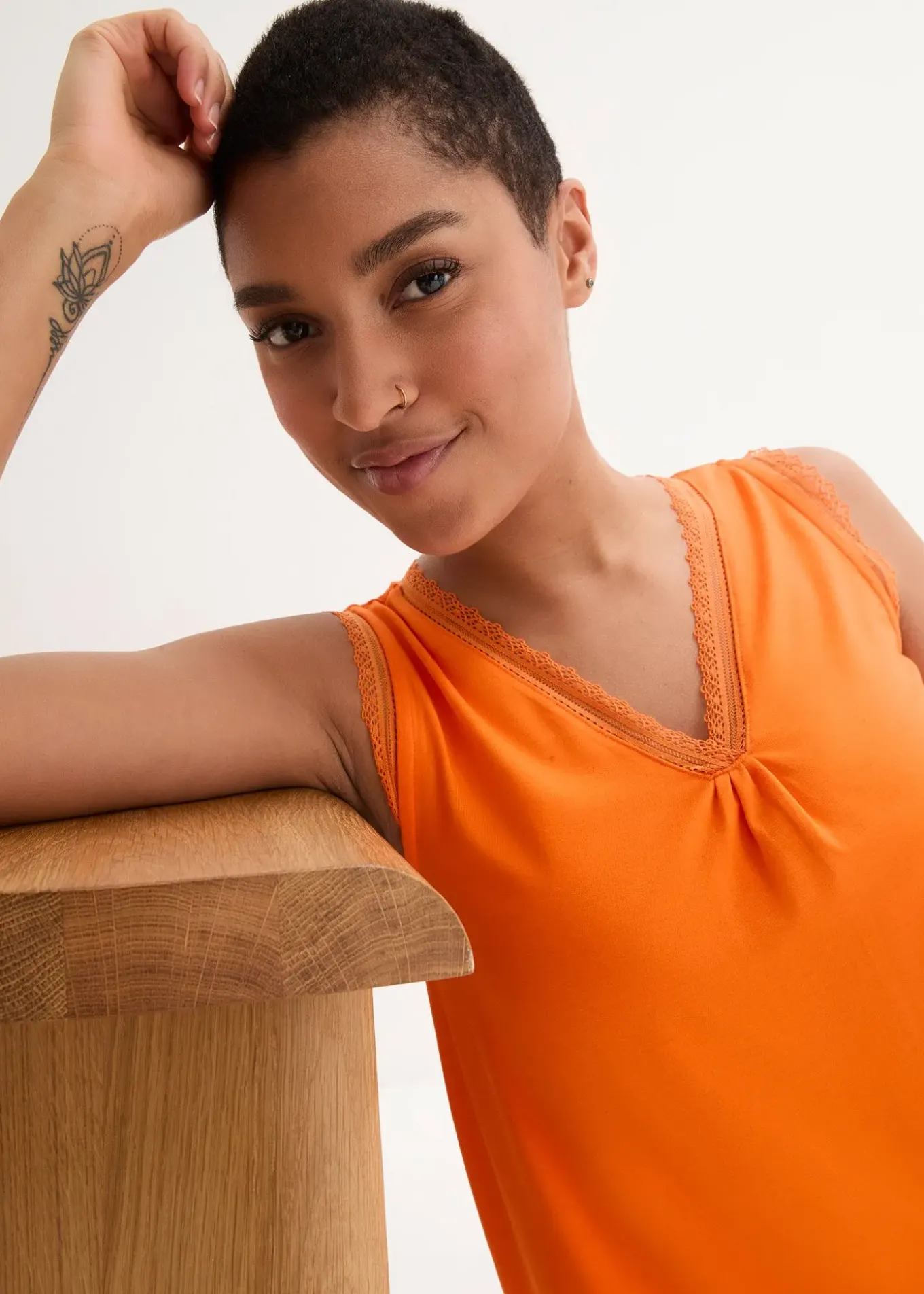 Top en viscose avec dentelle