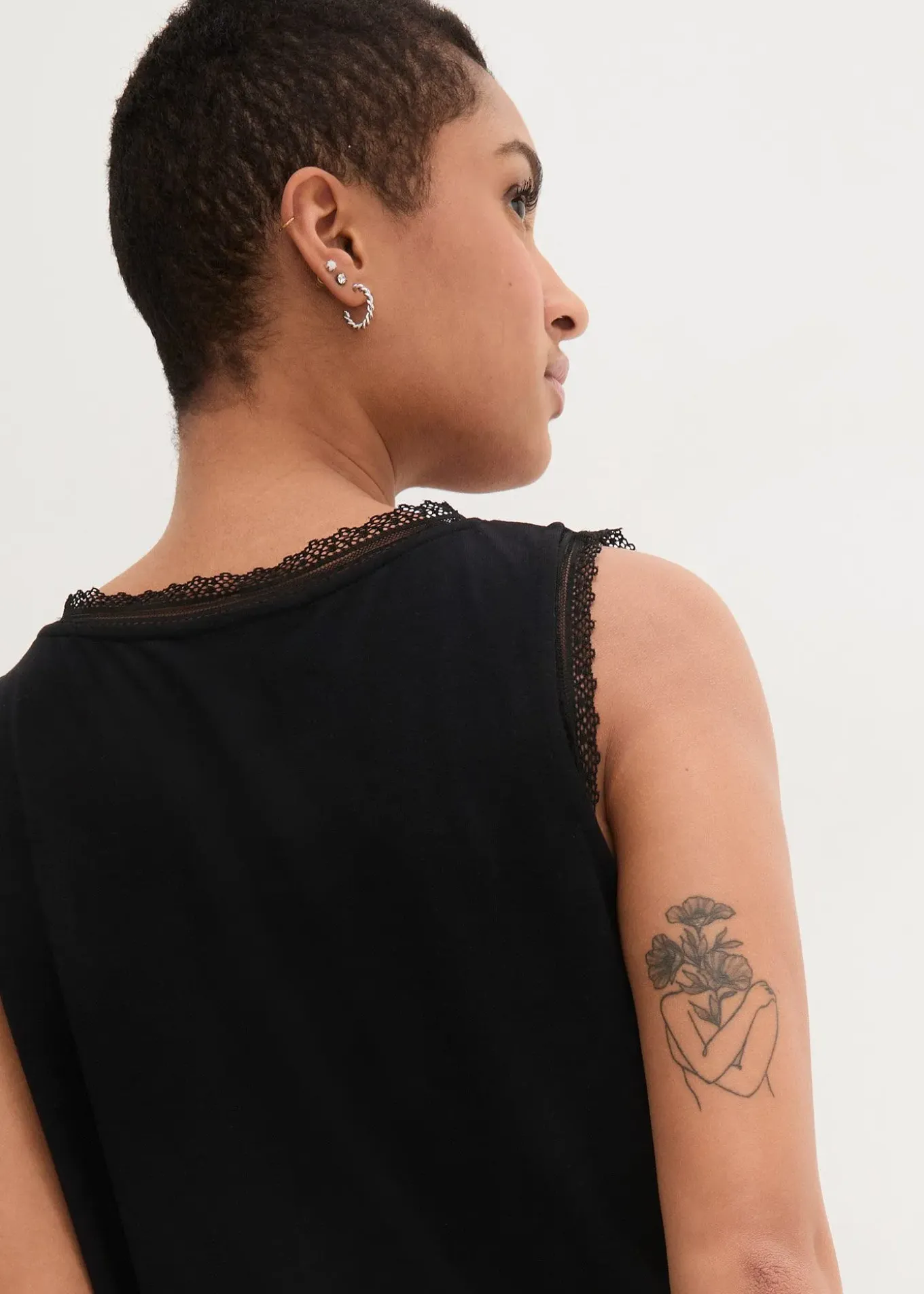 Top en viscose avec dentelle