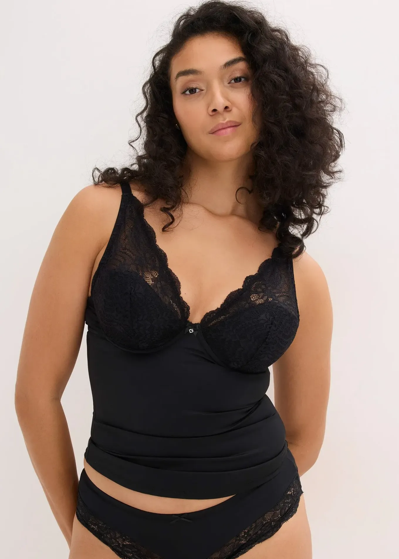 Top soutien-gorge sculptant à coques et dentelle, maintien modéré