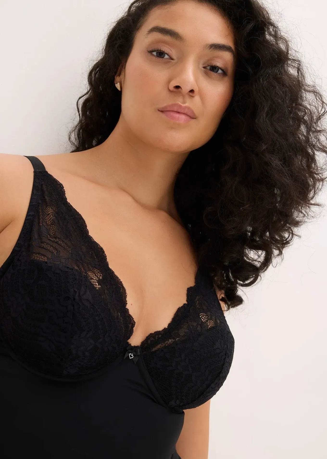 Top soutien-gorge sculptant à coques et dentelle, maintien modéré