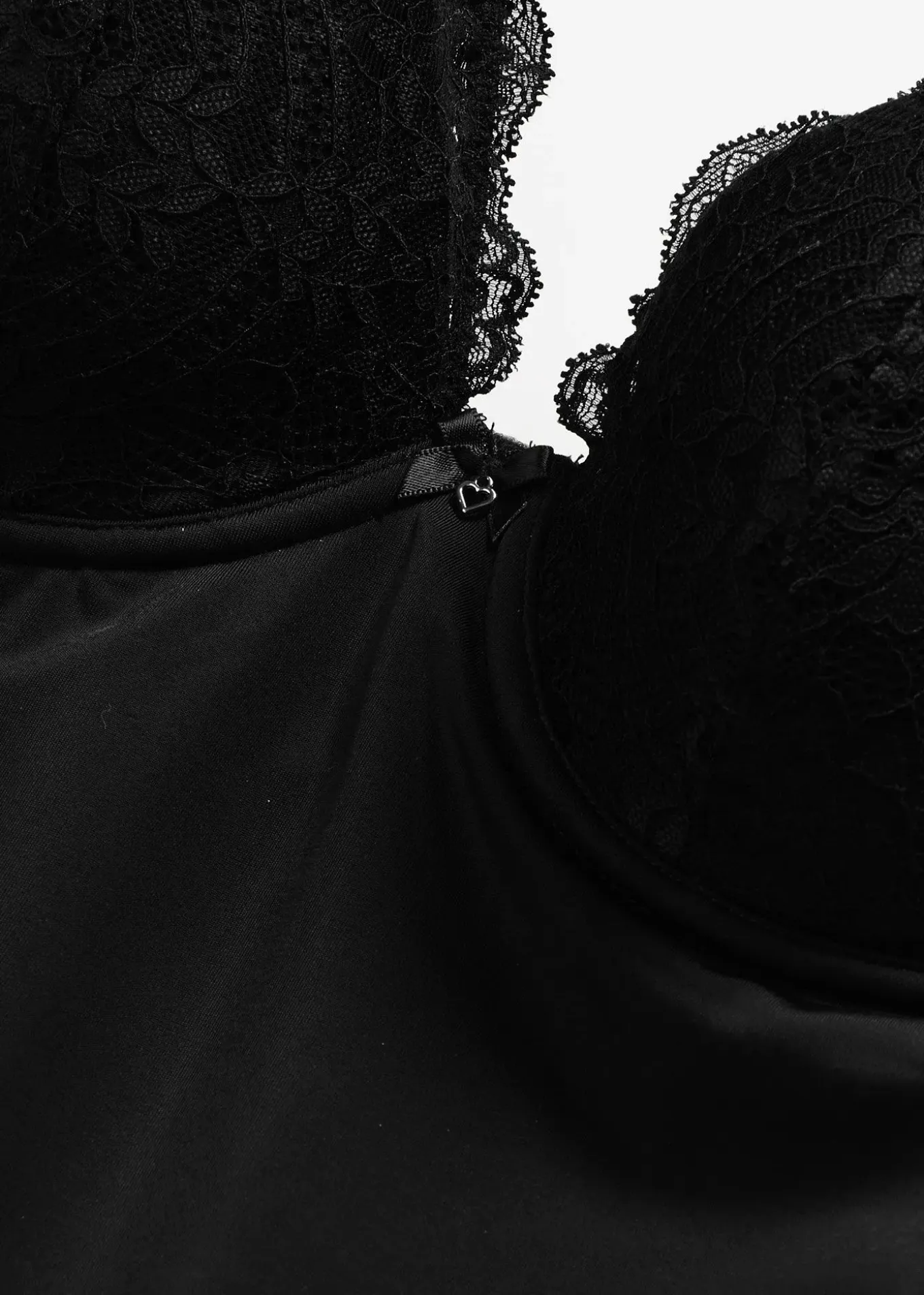 Top soutien-gorge sculptant à coques et dentelle, maintien modéré