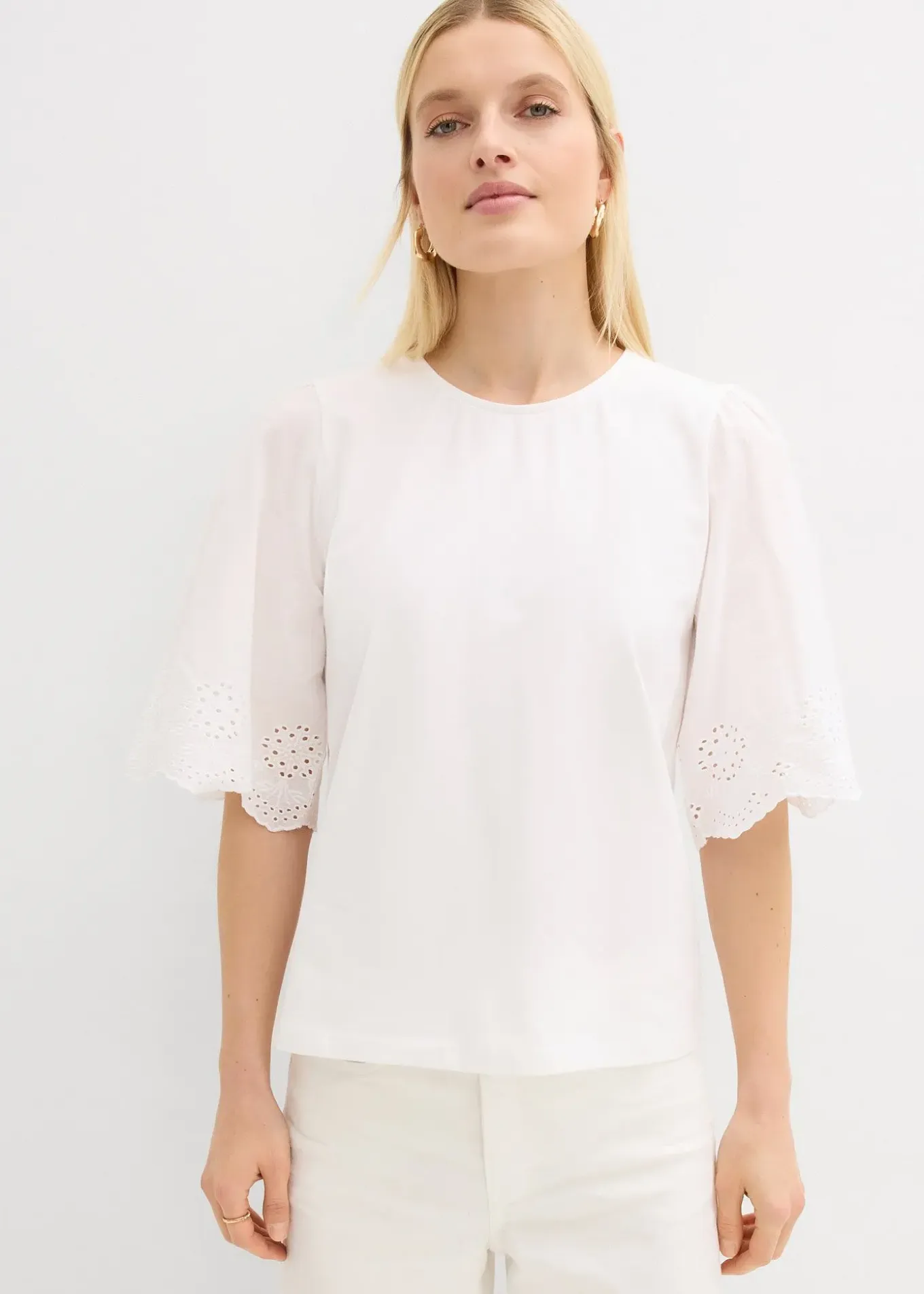 T-shirt à broderie anglaise
