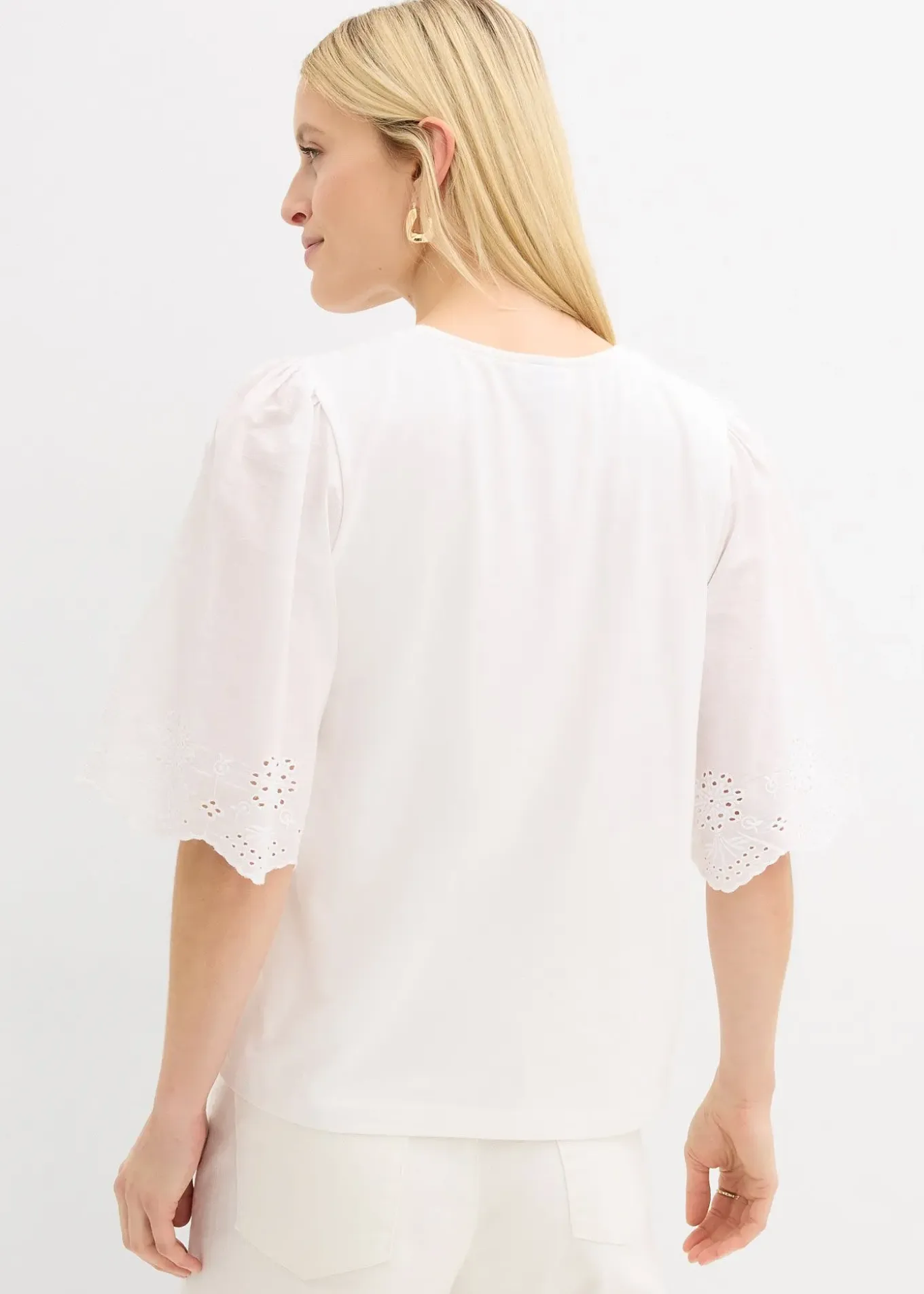 T-shirt à broderie anglaise
