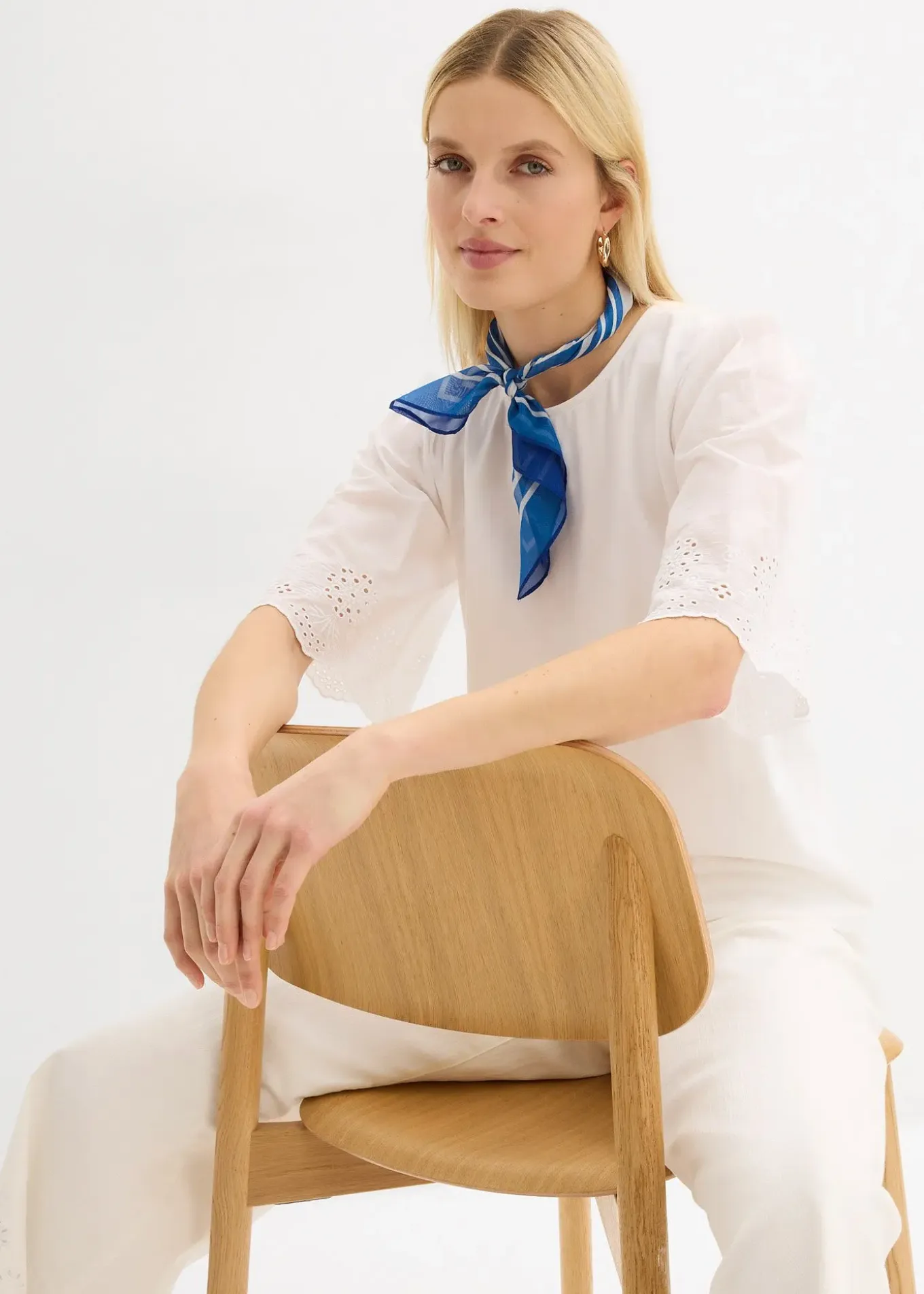 T-shirt à broderie anglaise