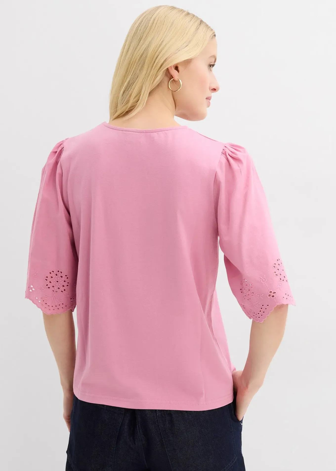 T-shirt à broderie anglaise
