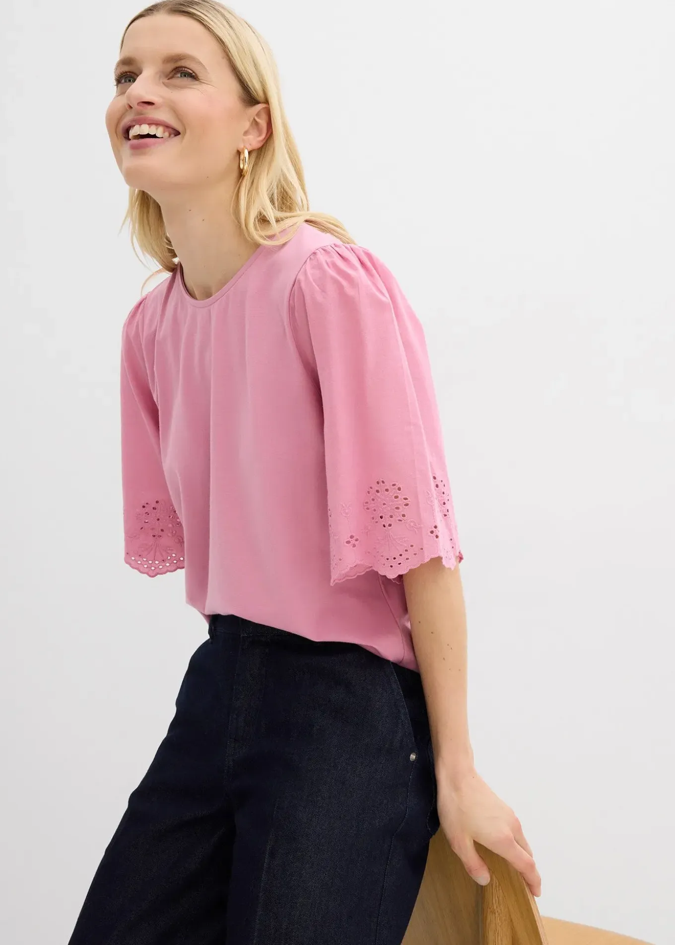 T-shirt à broderie anglaise