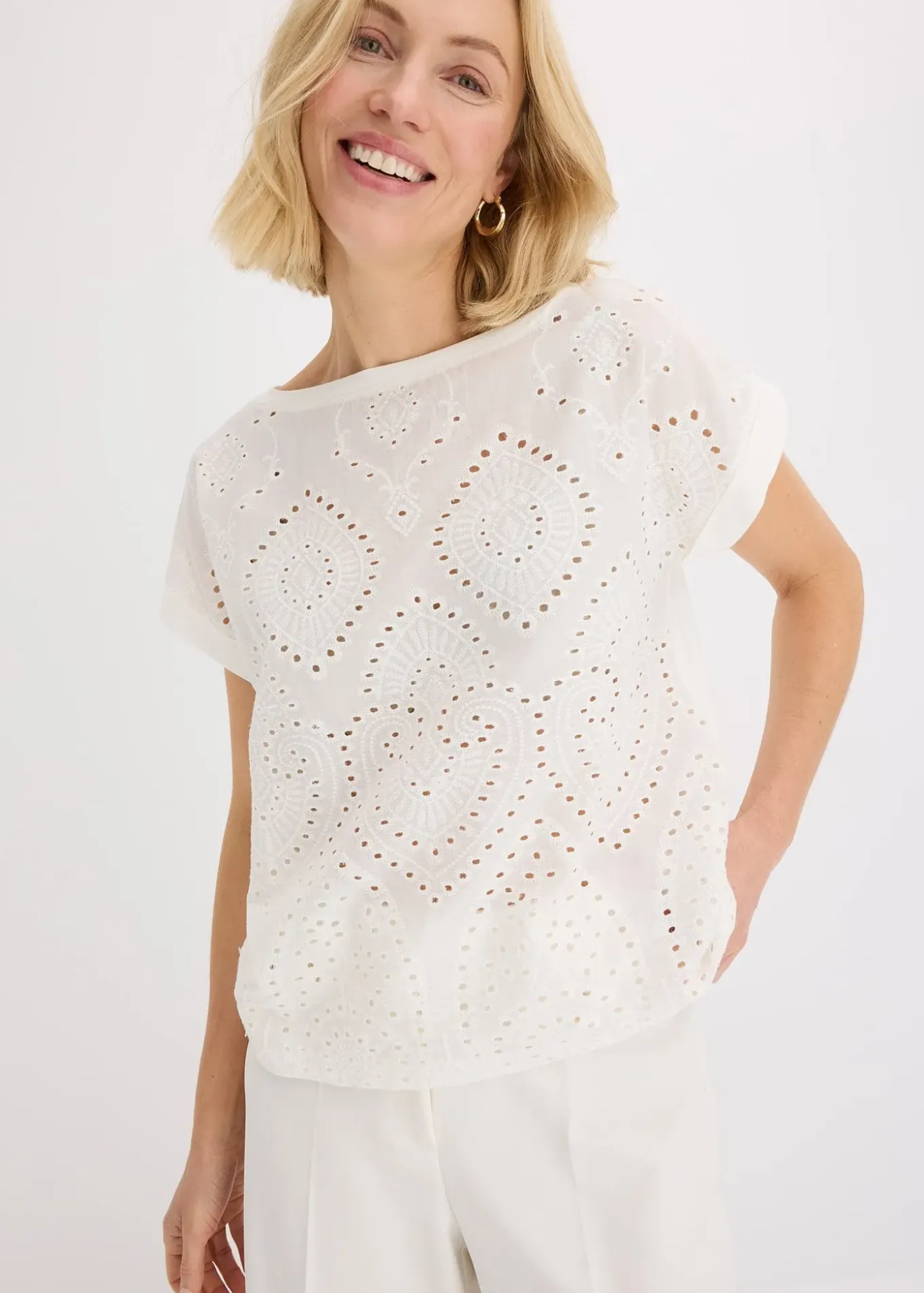 T-shirt à broderies anglaises