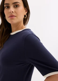 T-shirt à liserés en dentelle