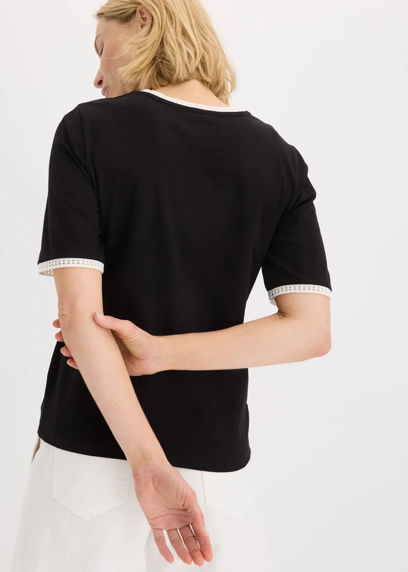 T-shirt à liserés en dentelle