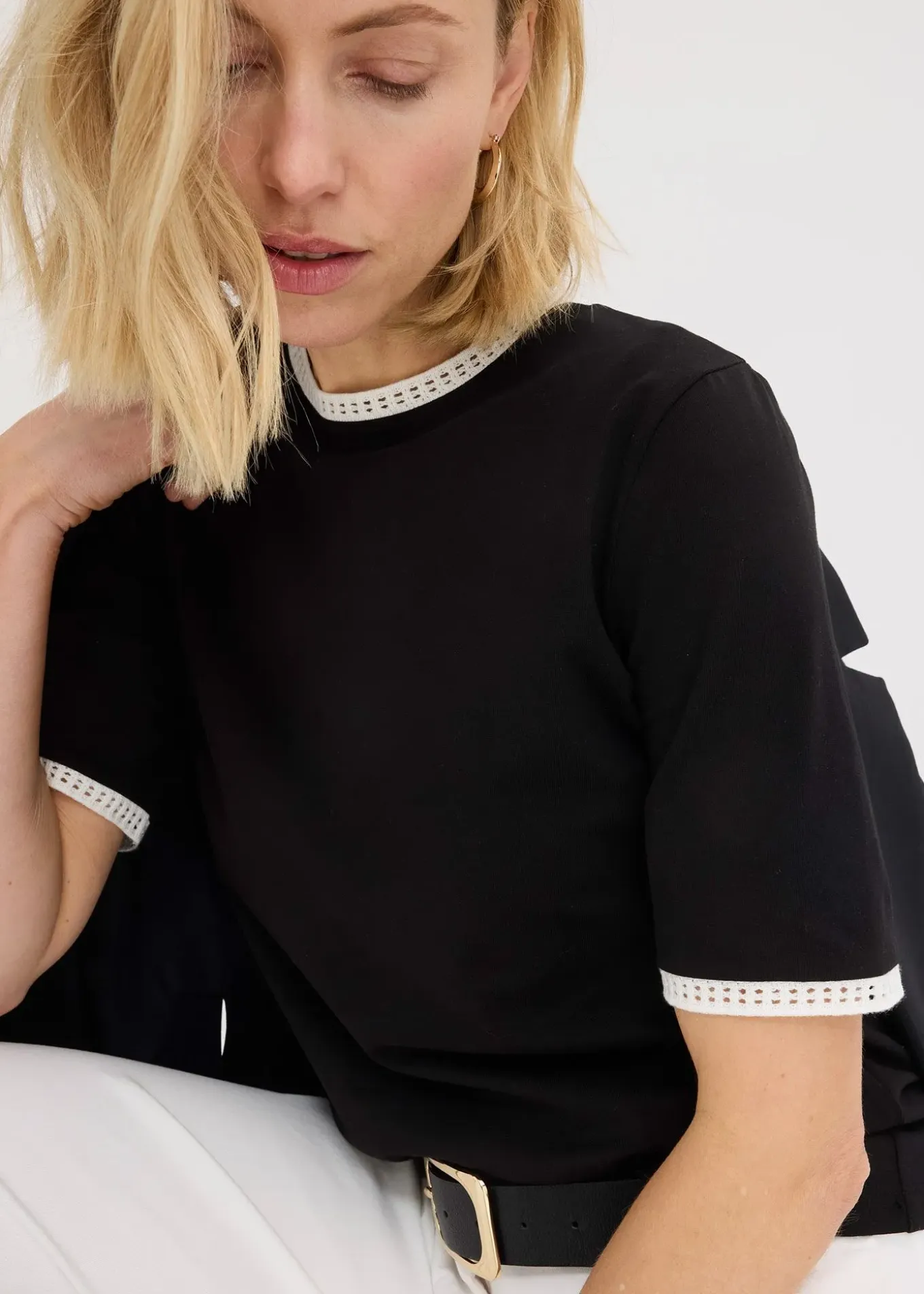 T-shirt à liserés en dentelle