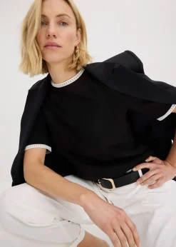 T-shirt à liserés en dentelle