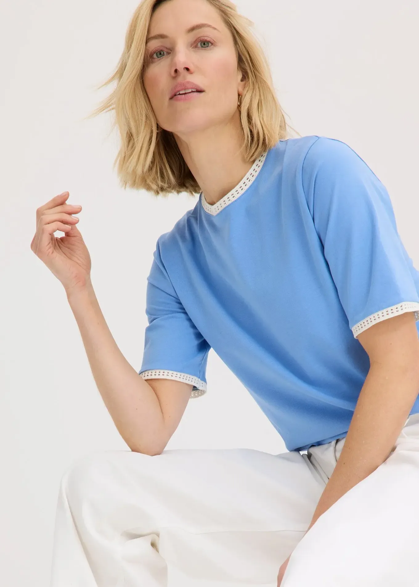 T-shirt à liserés en dentelle