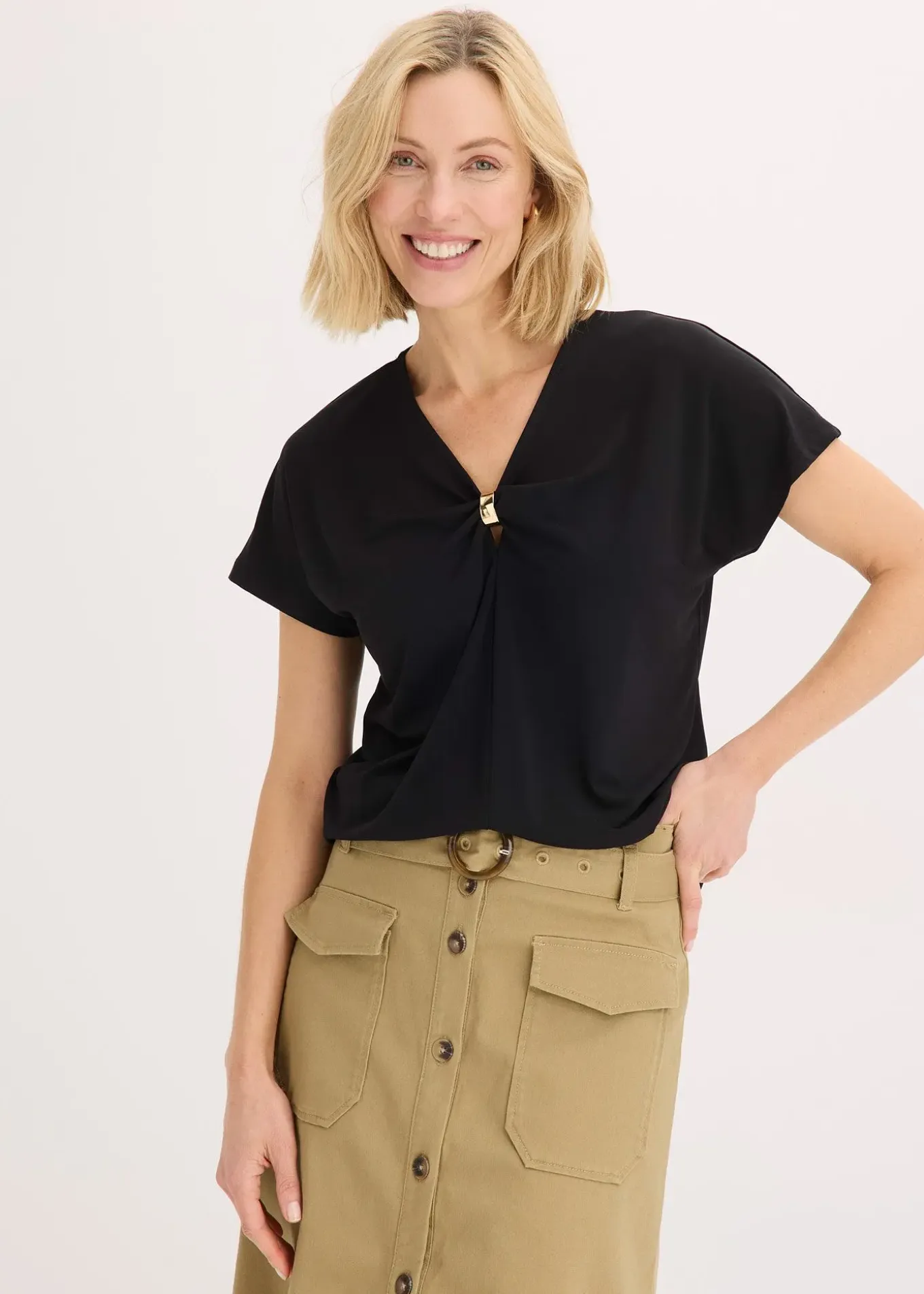 T-shirt avec anneau décoratif